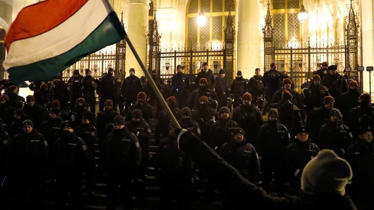 Macaristan'da akademide özgürlük protestosu: Düşünmek sağlığınıza zarar vermez