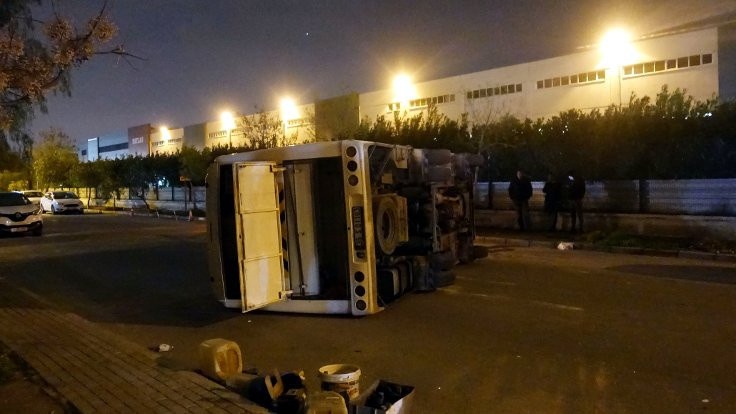İzmir'de işçi servisiyle belediye otobüsü çarpıştı: 10 yaralı