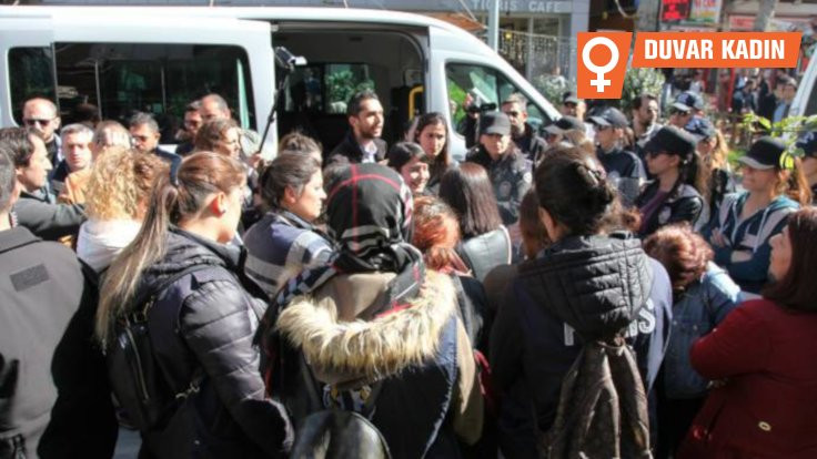 Güven'e destek için 'durma eylemi' yapan kadınlar gözaltına alındı