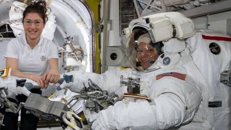 Kadın astronotların ortak uzay yürüyüşü iptal: NASA'da kıyafet yokmuş!