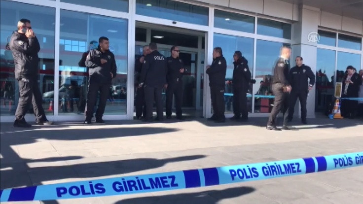 Kayseri Havalimanı'nda silahlı kavga: 1 polis hayatını kaybetti, 1 polis yaralı