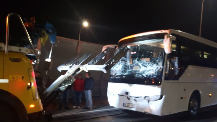 Haliç Köprüsü'nde zincirleme otobüs kazası