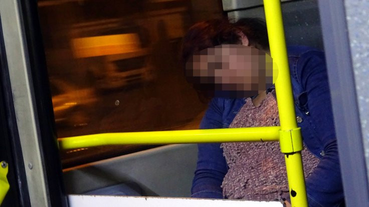 Şiddetten kaçan kadın metrobüste yaşıyor