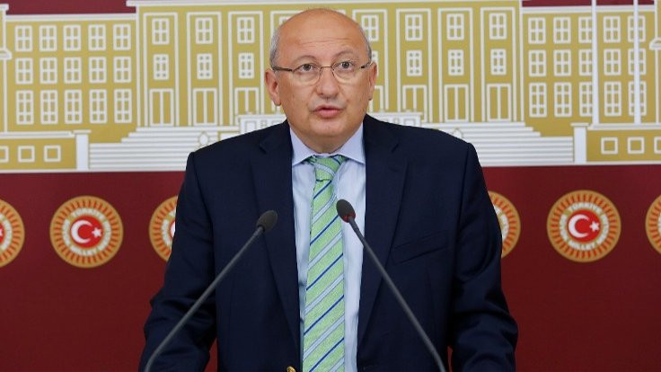 Çakırözer'den 'Belediye başkanı kaymakamı sürdürdü' iddiası