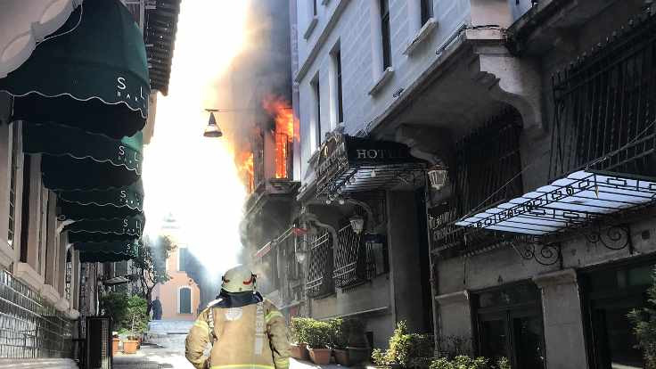 Beyoğlu'ndaki yangınla ilgili 1 kişi gözaltına alındı
