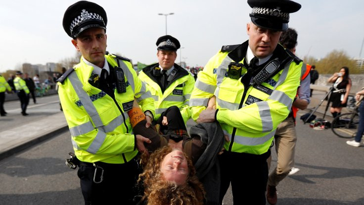 Londra'daki çevreci işgal eylemlerinde gözaltı sayısı 460 oldu