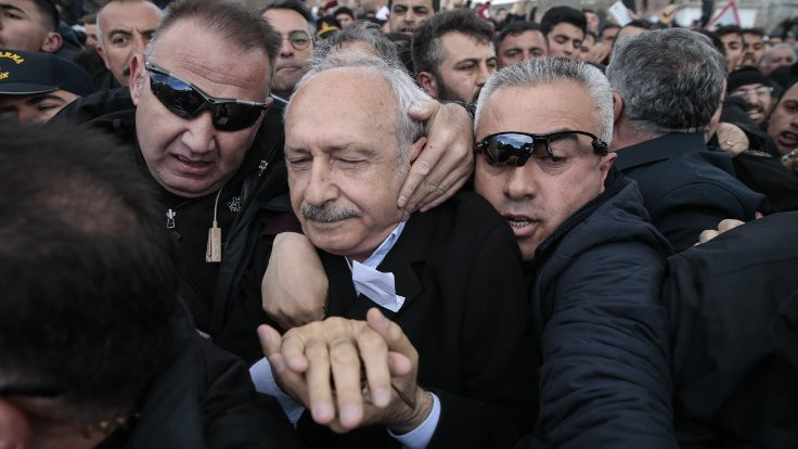 Kılıçdaroğlu'na asker cenazesinde saldırı