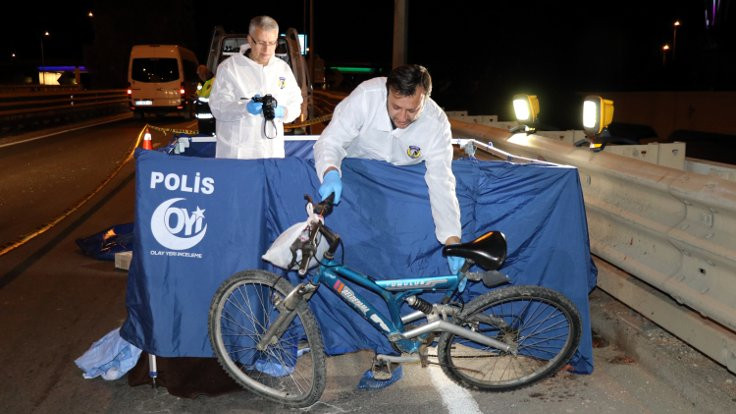 Tır dorsesinin çarptığı bisikletli öldü