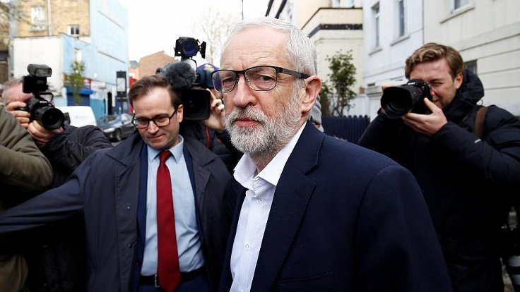 İşçi Partisi lideri Jeremy Corbyn'in fotoğrafı atış taliminde kullanıldı