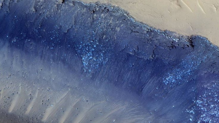 Mars'taki oyukların yüksek çözünürlüklü fotoğrafı