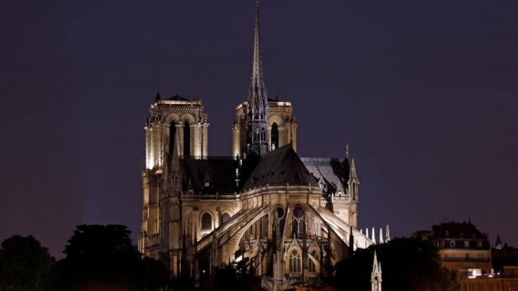 Yangından sonra Notre Dame... - Sayfa 1