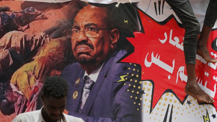 Sudan'ın eski diktatörü Beşir'in evinden 130 milyon dolar nakit para çıktı