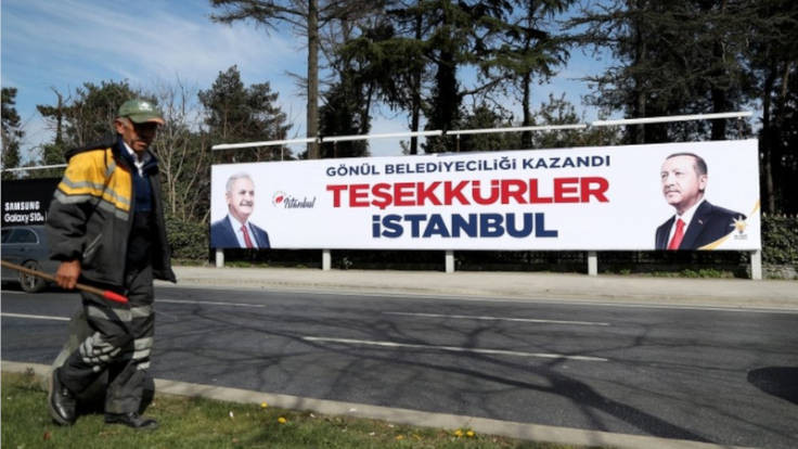'Teşekkürler İstanbul' afişleri indiriliyor