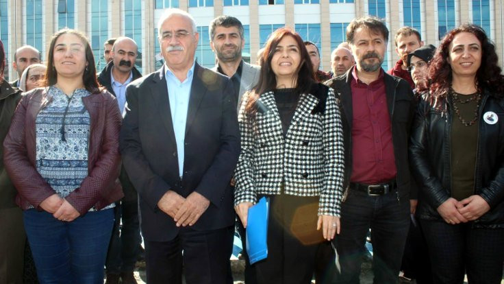HDP Van Büyükşehir Belediye Eşbaşkanları mazbatalarını aldı