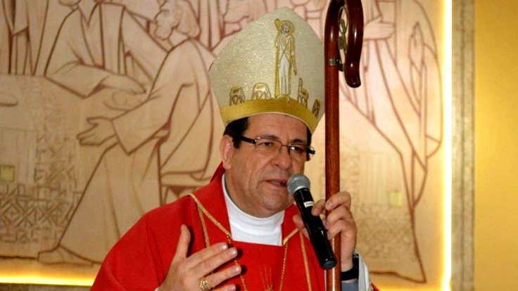 Cinsel istismarı örtbas eden piskopos istifa etti
