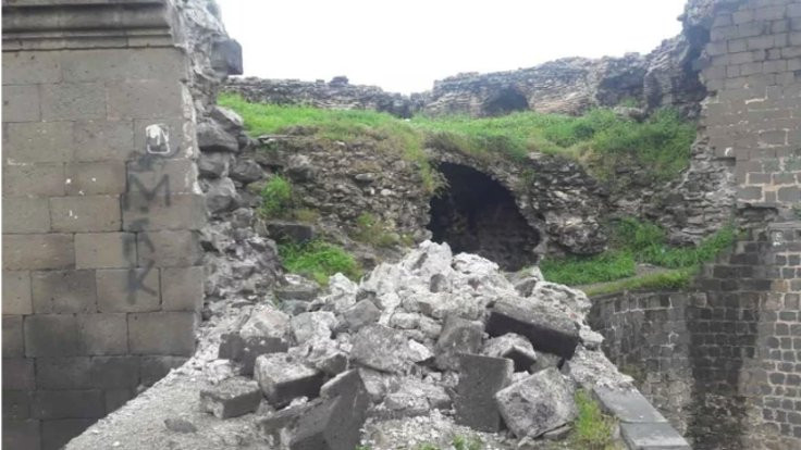 Diyarbakır'daki Ben û Sen Burcu bakımsızlık nedeniyle çöktü