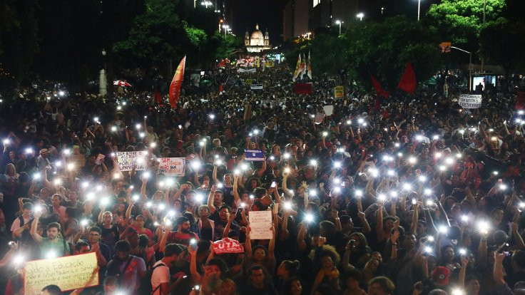 Brezilya'da on binler Bolsonaro'ya karşı sokakta