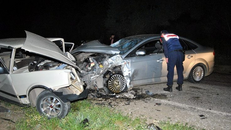 İzmir'de trafik kazası: 1 ölü, 3 yaralı