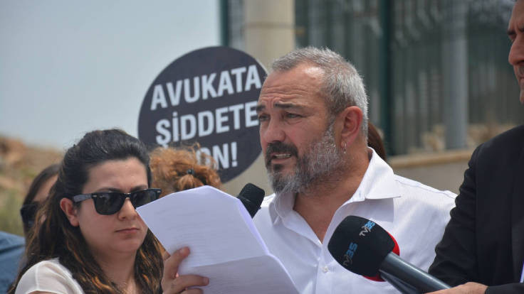İzmir Barosu, avukatlara kötü muameleyi kınadı
