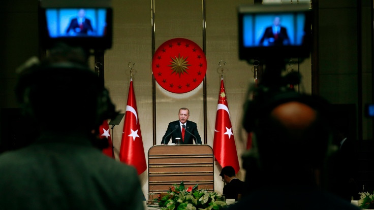 'Yeni Türkiye'yi kabullenme sorunu aşılacak'