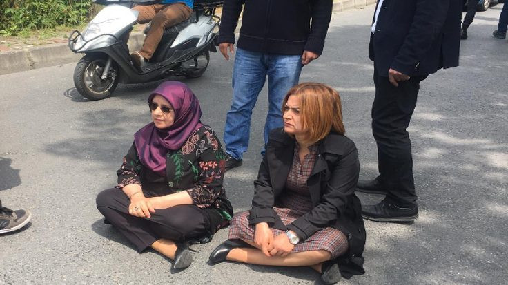 Anneler gözaltında: İki vekil oturma eylemi başlattı