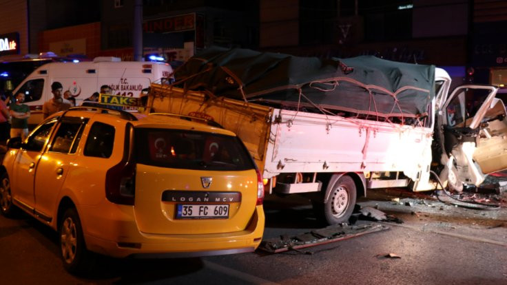 İzmir'de kaza: 4 yaralı