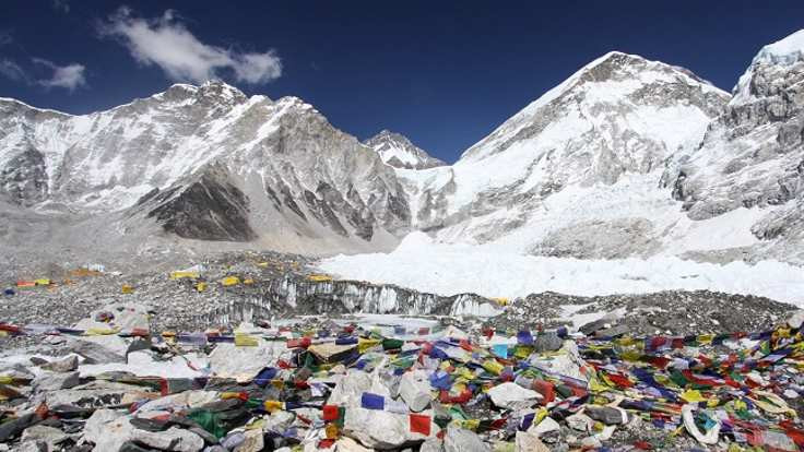 Everest'ten 11 ton çöp toplandı