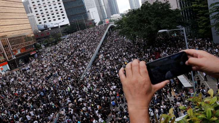 Eylem sonuç verdi: Hong Kong'da tartışmalı yasa ertelendi