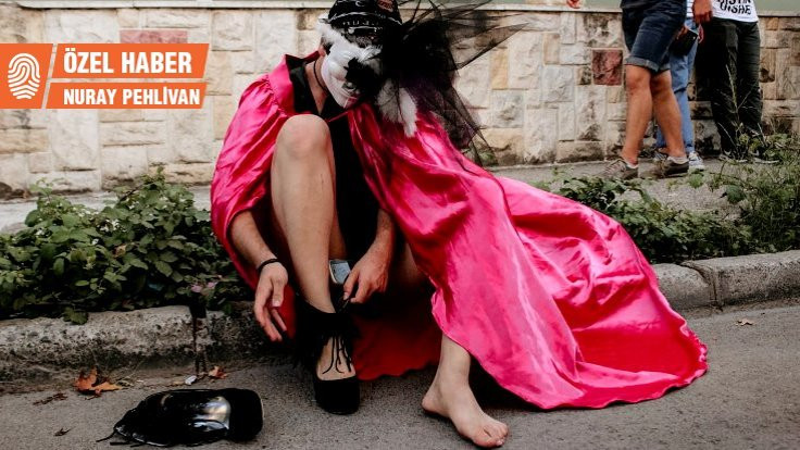 Yasaklanan 'Queer Balesi' İzmir sokaklarında