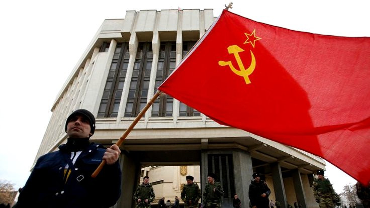 Belediye binasına Sovyetler bayrağı asıldı