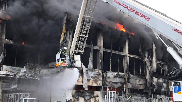 Kocaeli'deki fabrika yangınında 4 işçi öldü