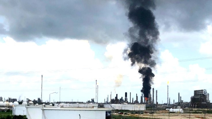 ABD'de petrol rafinerisi yanıyor