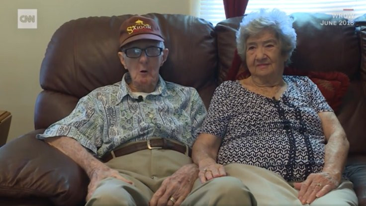 71 yıllık evli çift 12 saat arayla öldü