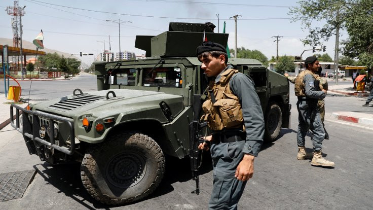 Taliban bina bastı: 35 çocuk yaralandı