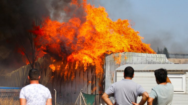 Gebze'deki orman yangını fabrikalara sıçradı