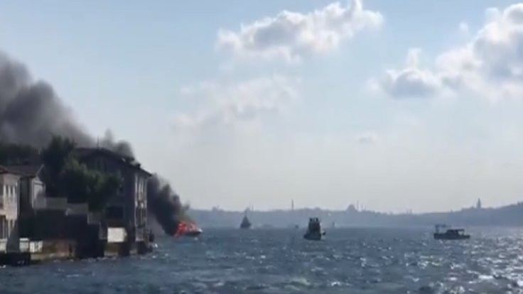 Üsküdar'da teknede yangın çıktı