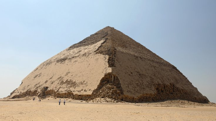 'Eğik piramit' ziyaretçilere açıldı