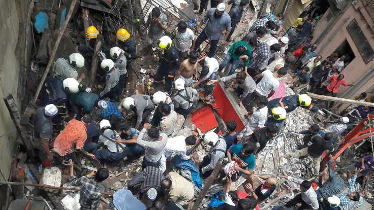 Mumbai'de bina çöktü: En az 30 kişi enkaz altında