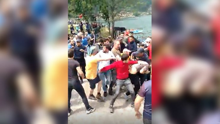 Trabzon'da Kürdistan atkısıyla fotoğraf çektiren turistlere saldırı