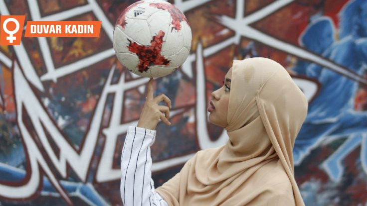 Malezyalı kadın futbolcu sosyal medyada gündem oldu