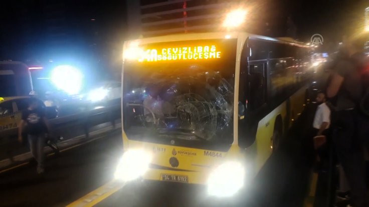 Şişli'de metrobüs yayaya çarptı