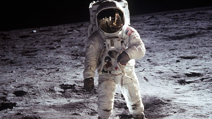Ay görüntüleri 1,8 milyon dolara satıldı