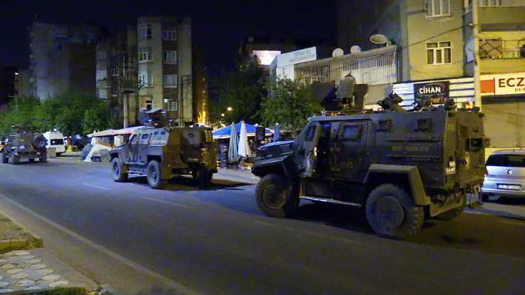 Diyarbakır'da polis baskını: 1 ölü