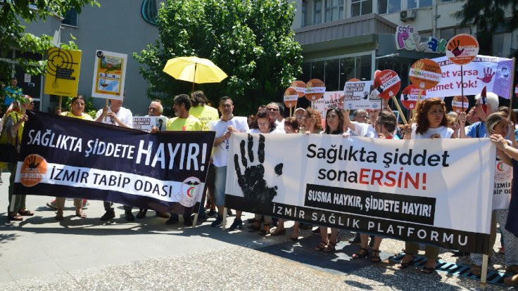 Sağlık çalışanlarından şiddete protesto