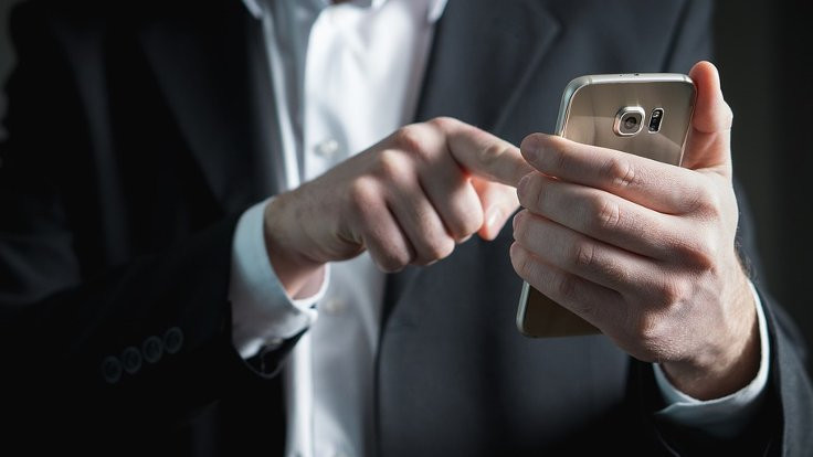 Borçlunun yakınına SMS atan avukata ceza