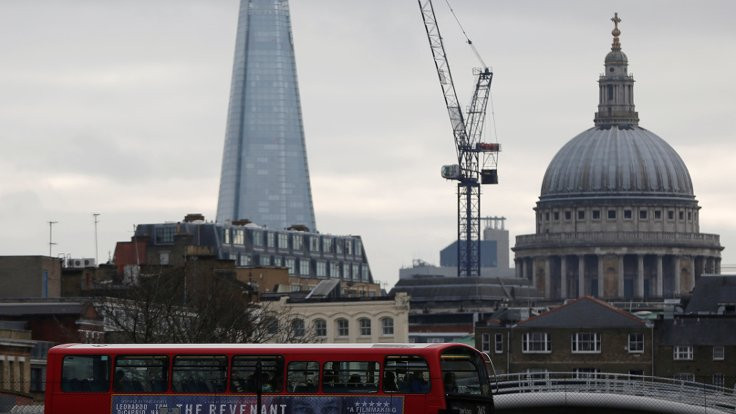 Kimliği belirsiz bir kişi İngiltere'nin en yüksek binasına halatsız tırmandı