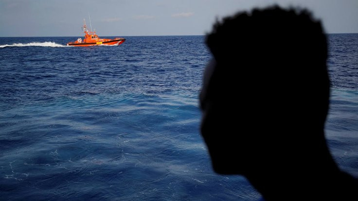 İzmir'de bot battı: 11 mülteci kurtarıldı