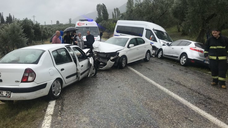 Bursa'da zincirleme trafik kazası: 18 yaralı