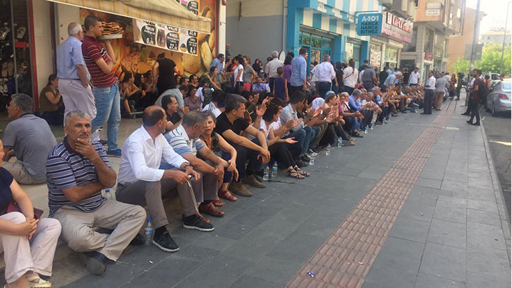 Diyarbakır'da protesto sürüyor