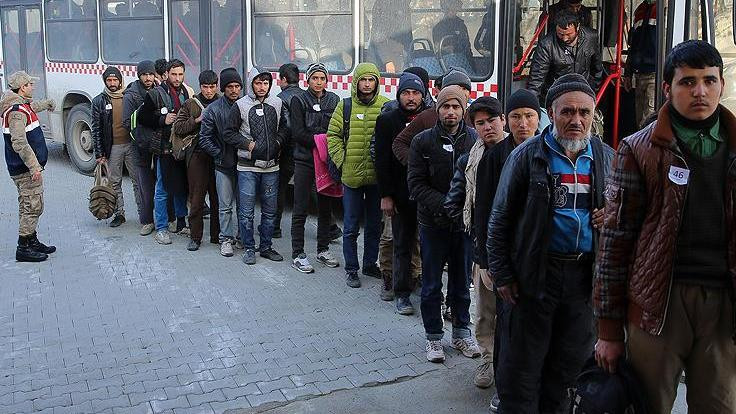 600 göçmen iddiası: Sokağa salınmadılar